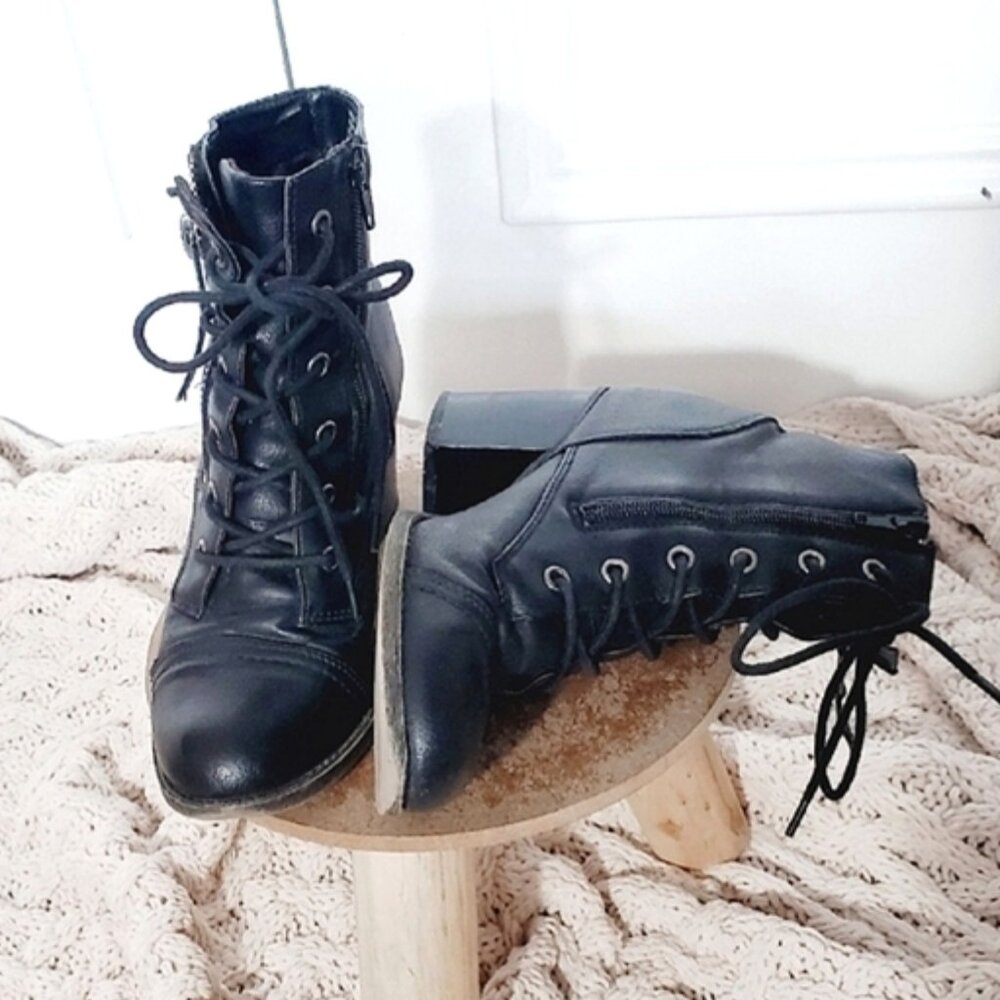 Vintage Y2K MADDEN GIRL "Whipster" Lace Up Prairie Ankle Boots - Picture 2 of 15